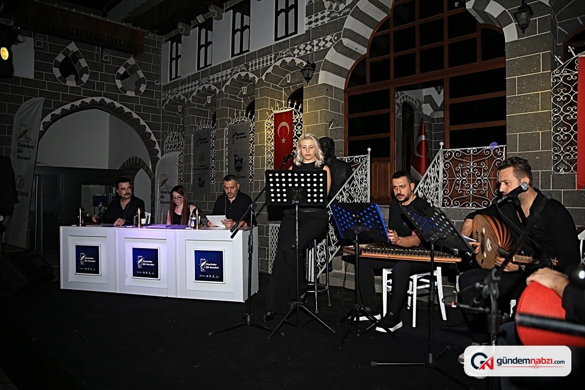 Cahit Sıtkı Tarancı Diyarbakır'da şiirlerle anıldı