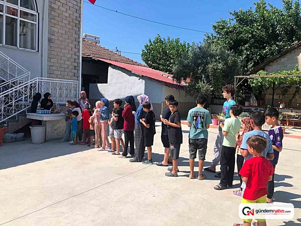 Manisa Sarıgöl'de Kur'an kursu öğrencilerine her gün ikram
