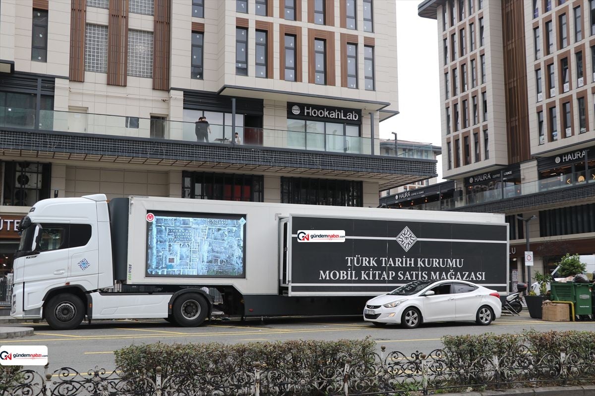 Türk tarih kurumunun mobil kitap satış mağazası Rize'de