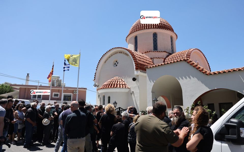 Yunanistan'da orman yangınında ölen itfaiyeci defnedildi