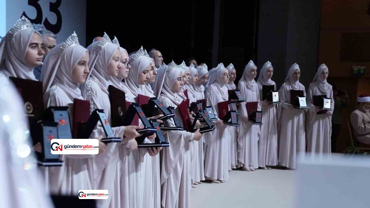 İSTANBUL'da 33 Hafız icazet belgelerini aldı