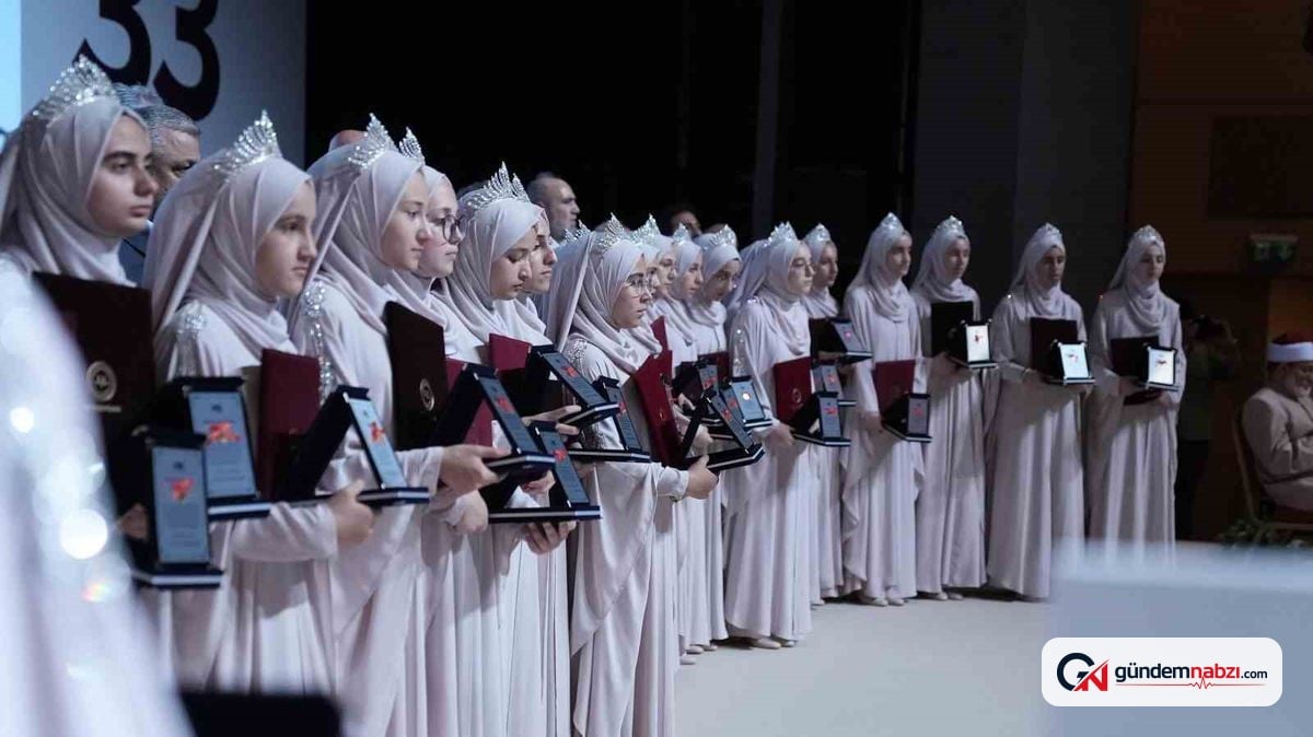 İSTANBUL'da 33 Hafız icazet belgelerini aldı