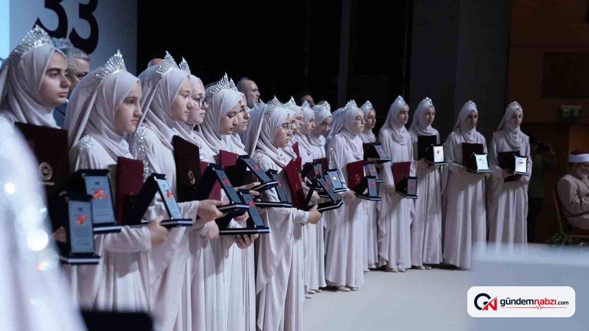 İSTANBUL'da 33 Hafız icazet belgelerini aldı