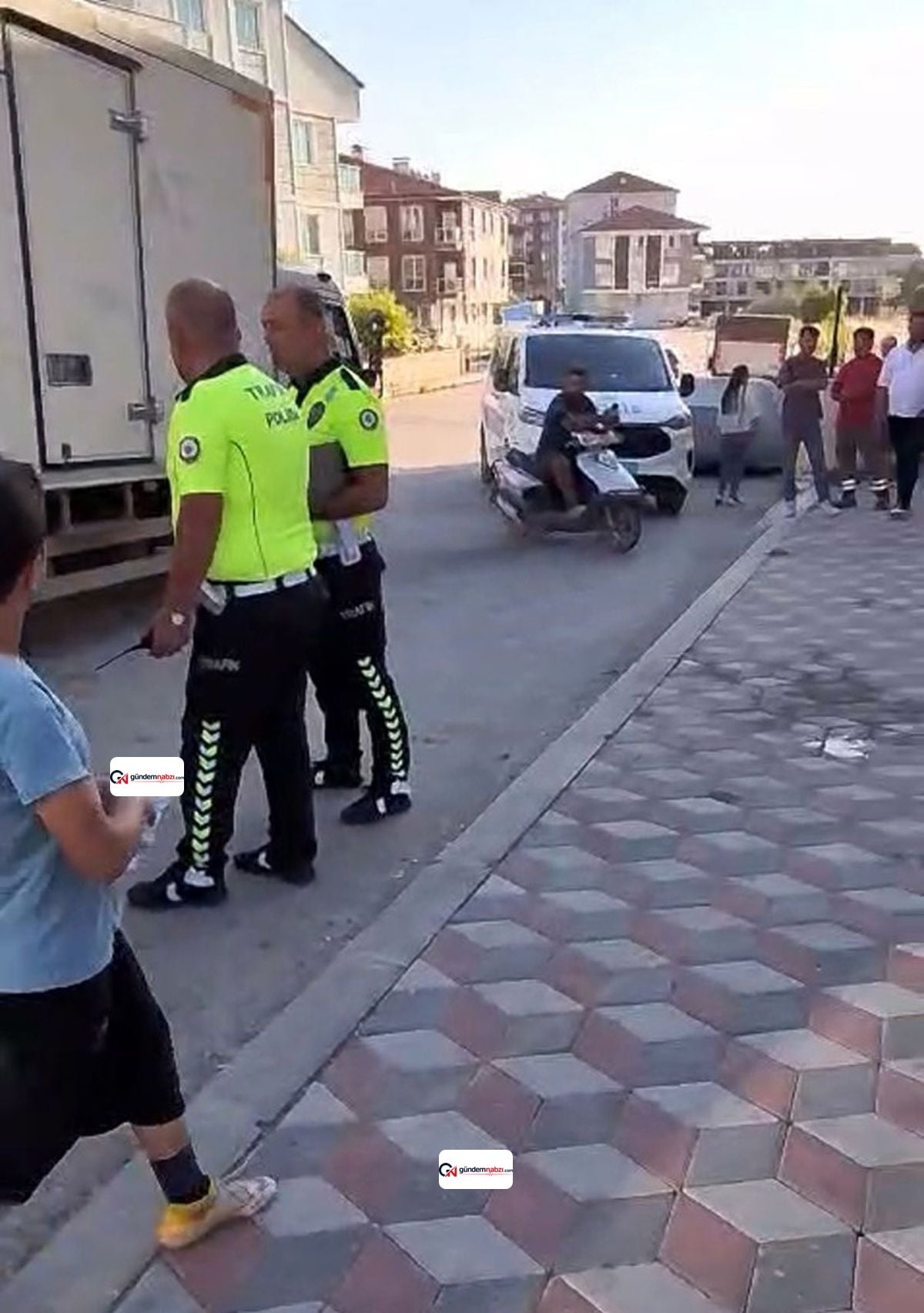 Burdur'da tamir etmek istediği kamyonetin altında kalan sürücü yaralandı
