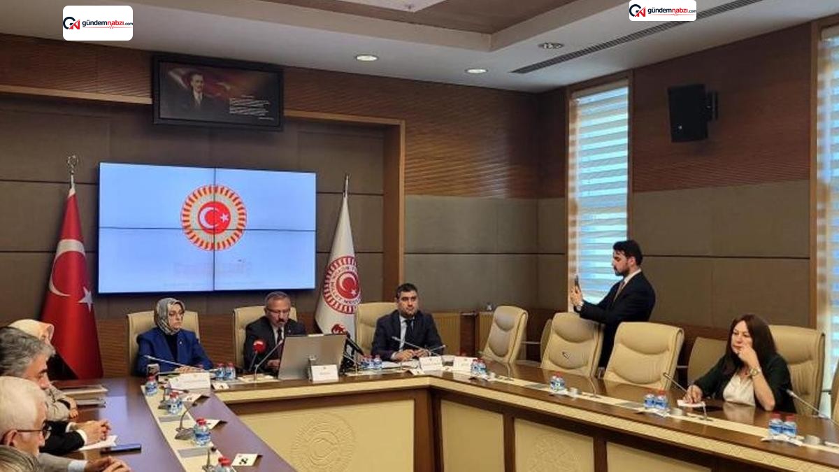 Okullarda akıllı telefon yasağı talebi: Komisyon toplandı