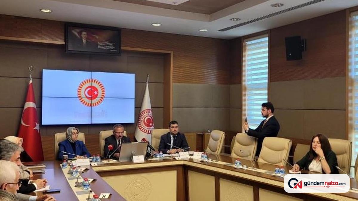 Okullarda akıllı telefon yasağı talebi: Komisyon toplandı