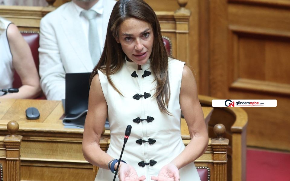 Yunan bakan Domna Michailidou aile yapısı sözlerini savundu