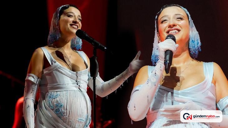 Hamile Melike Şahin Harbiye'de sahneye çıktı