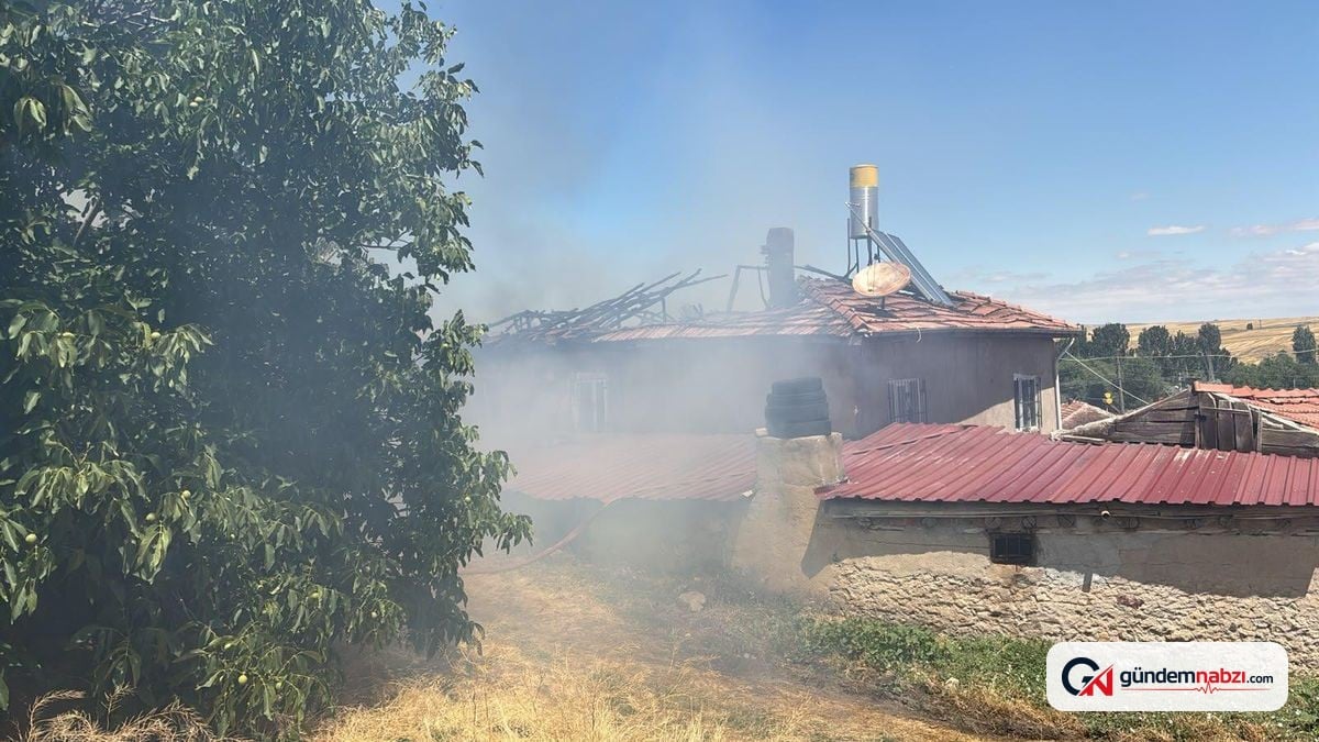 Kırıkkale'de ot yangını müstakil evi kullanılamaz hale getirdi
