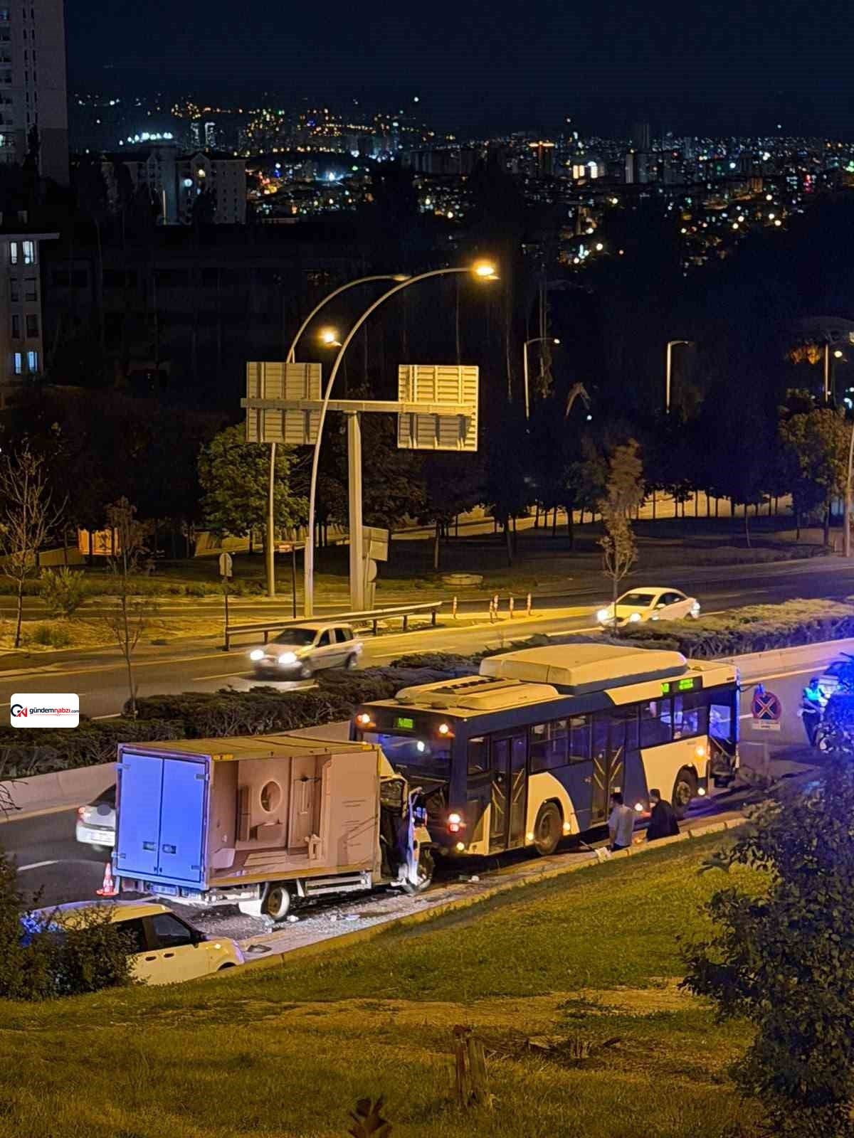 Ankara'da kamyonet EGO otobüsüne çarptı