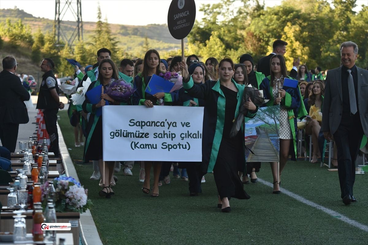 Sakarya'da üniversite heyecanı: 3 bin 450 öğrenci mezun oldu