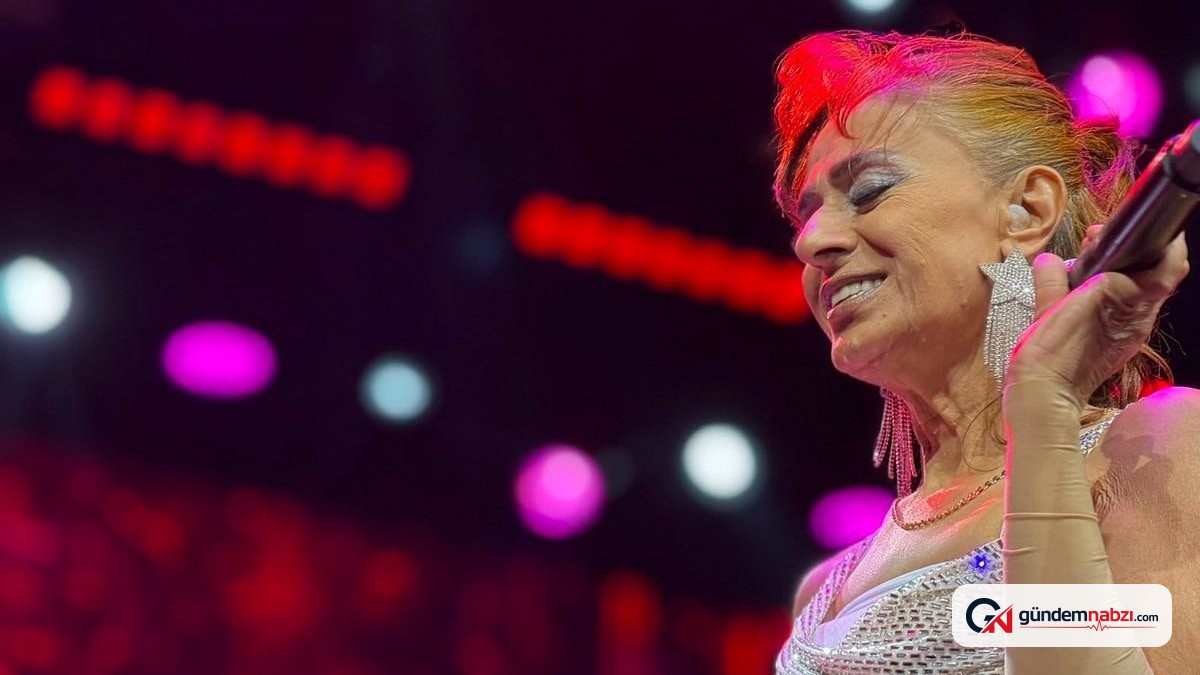 Yıldız Tilbe'den konserinde yaş esprisi: 60'ında şarj tam dolmuyor