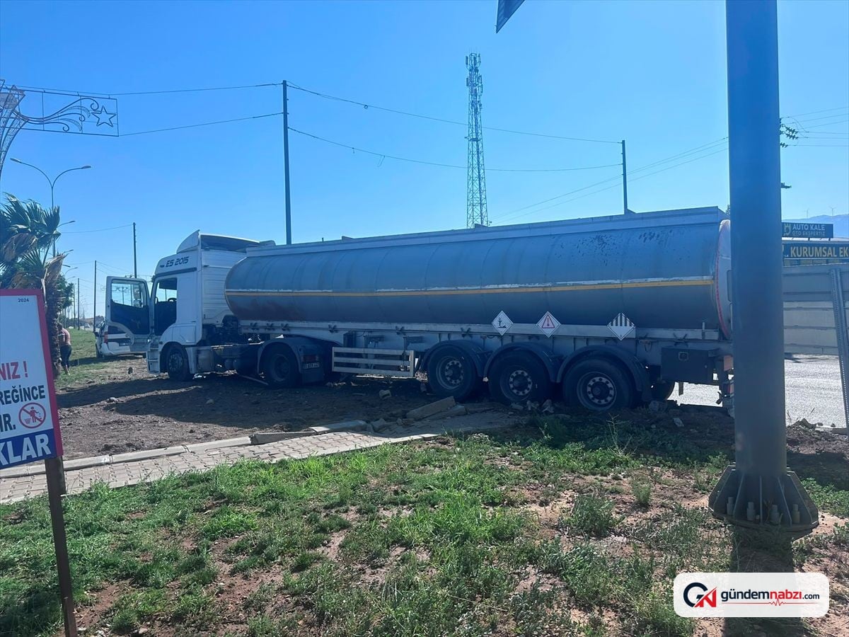 Gaziantep'te tanker ile hafif ticari araç çarpıştı: 1 yaralı