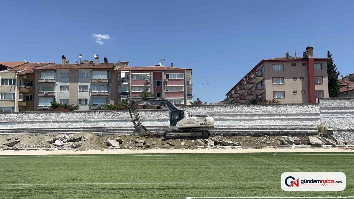 Burdur'da 71 yıllık Gazi Atatürk stadyumu yıkılıyor