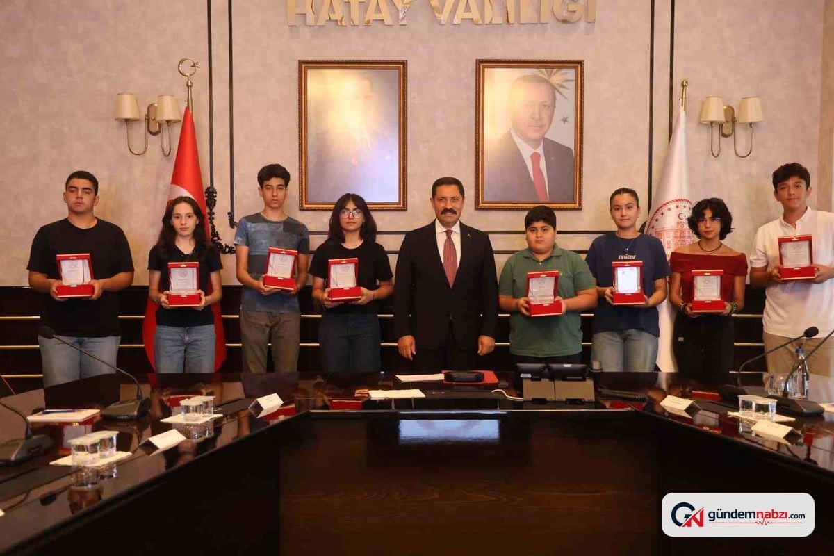 Hatay'da başarılı öğrenciler Vali Masatlı ile bir araya geldi