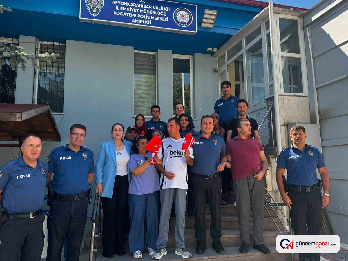 Afyonkarahisar'da otizmli çocuklardan başkomisere ziyaret