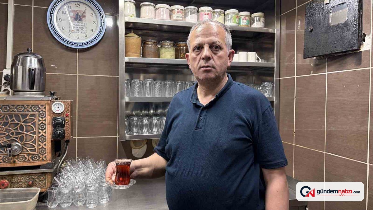 Kayseri'de 4 metrekarelik dükkanda 43 yıldır çay demliyor
