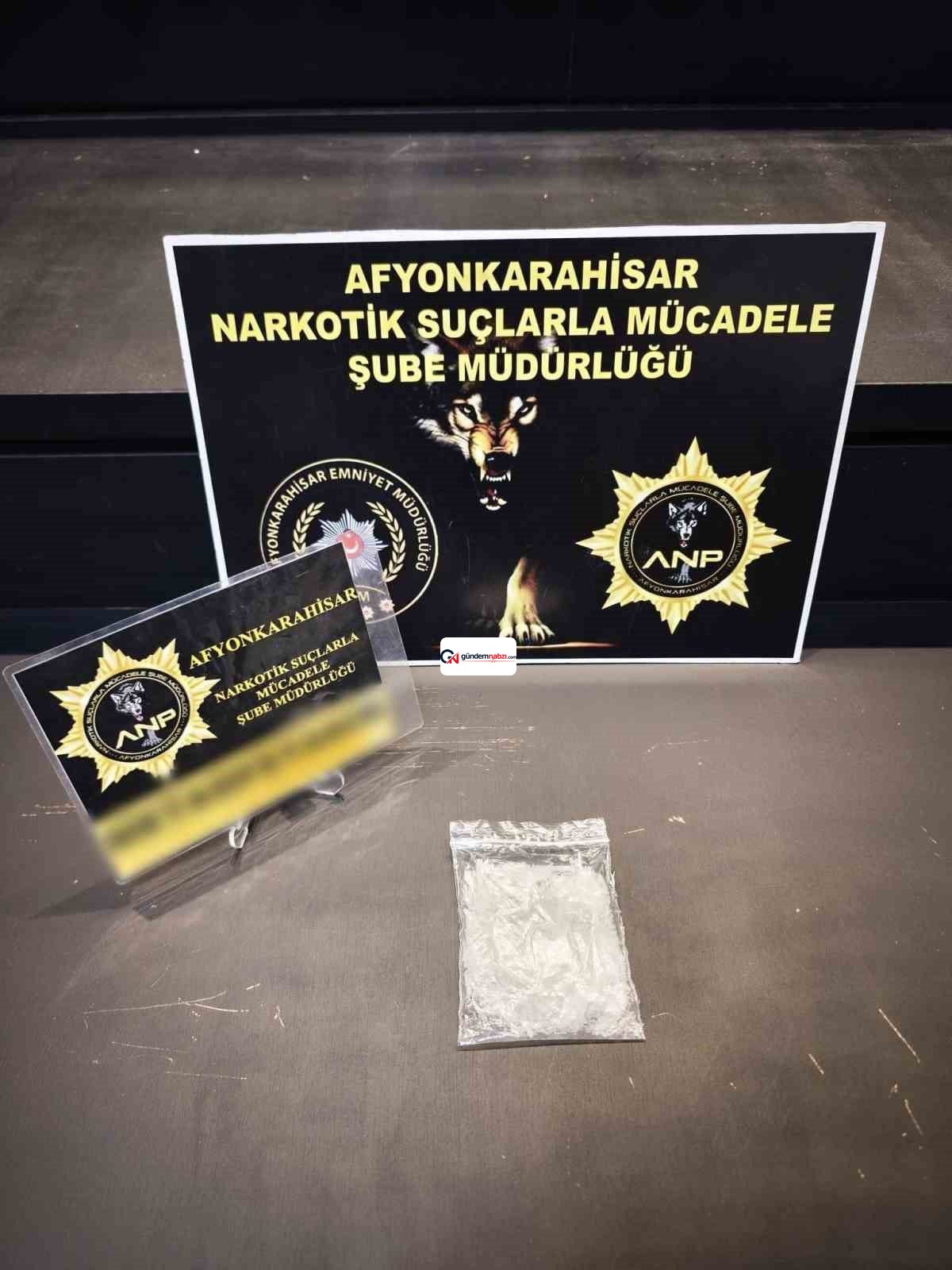 Afyonkarahisar'da otomobilde uyuşturucu bulan ekipler 2 kişiyi tutukladı