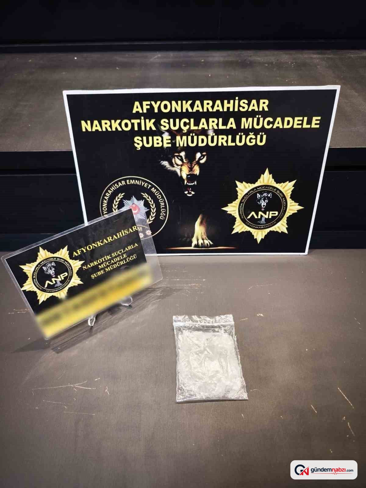 Afyonkarahisar'da otomobilde uyuşturucu bulan ekipler 2 kişiyi tutukladı