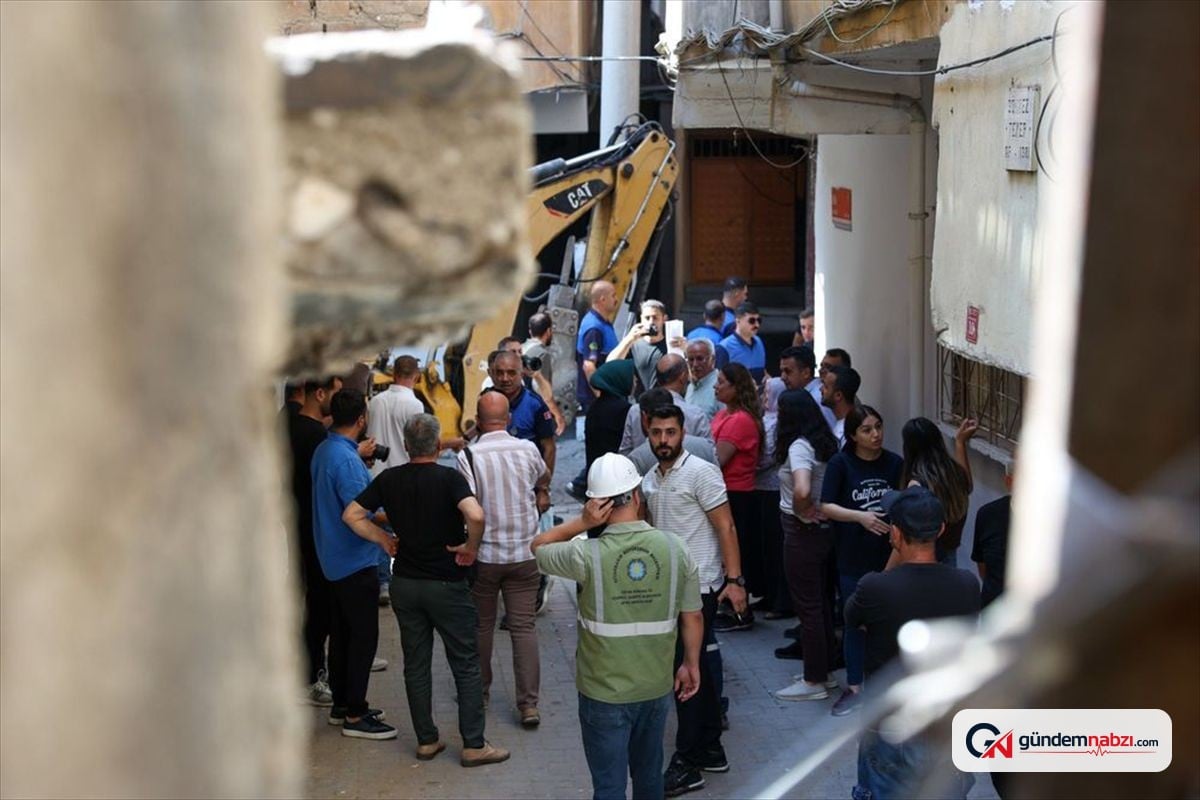 Diyarbakır'da tehlike saçan metruk yapılar yıkılıyor