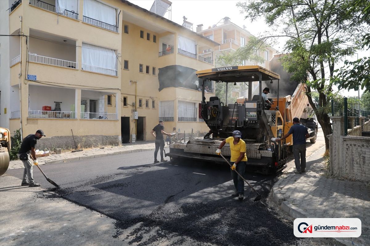 Bingöl'de 20 kilometrelik yol ağı 40 bin ton asfaltla yenileniyor