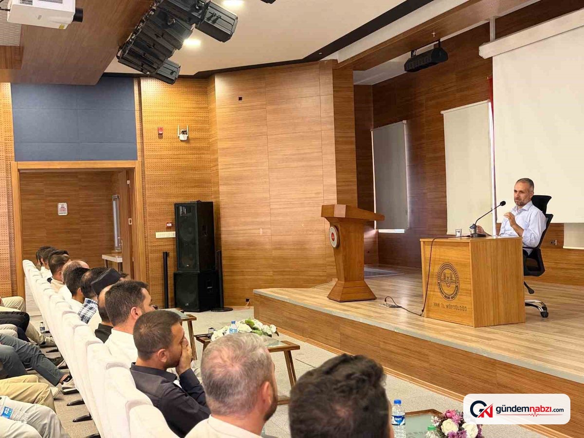 Van Müftüsü Şık genç din görevlileriyle buluştu