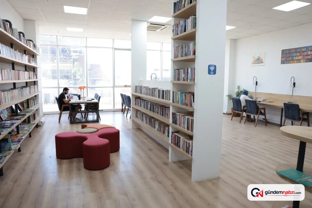 İzmir'de Cumhuriyet kütüphaneleri gençlerin sınav merkezi oldu