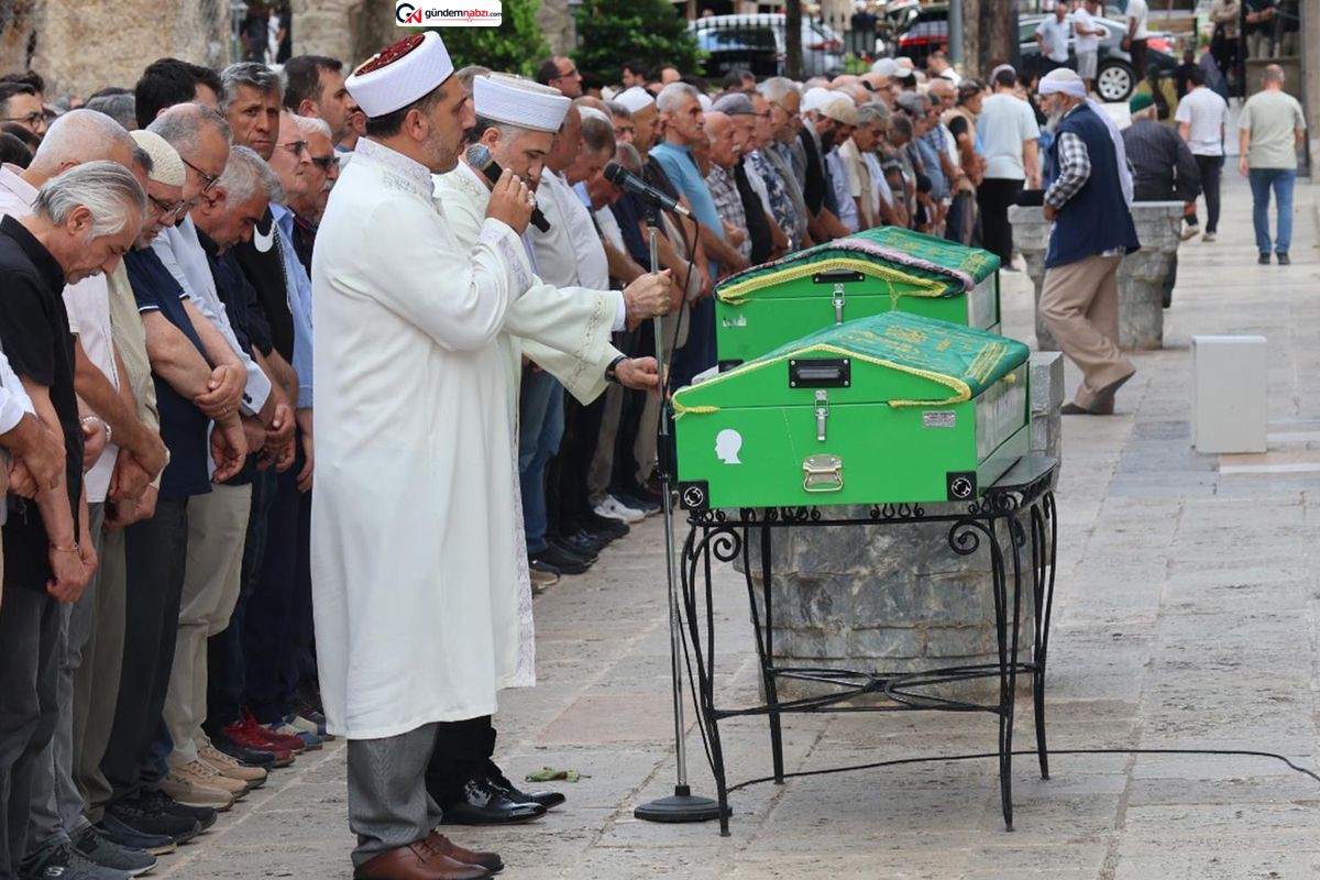 Amasya ve Manisa'da yürek yakan tesadüf: Anne ve oğlu 2 saat arayla öldü