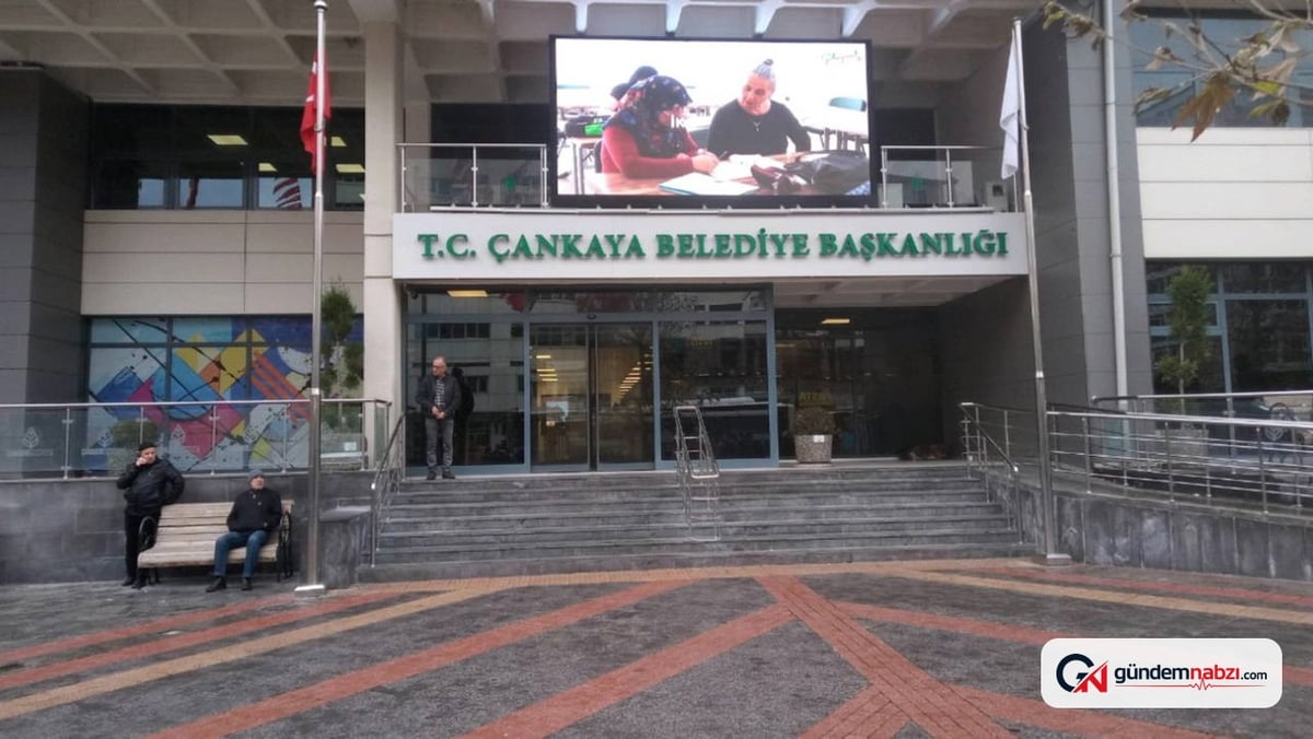 Çankaya'da belediye yönetimi Yeni Parti'ye katıldı