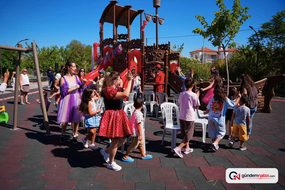 İzmir Çeşme'de yenilenen parklar yaz boyu şenliklere ev sahipliği yapıyor