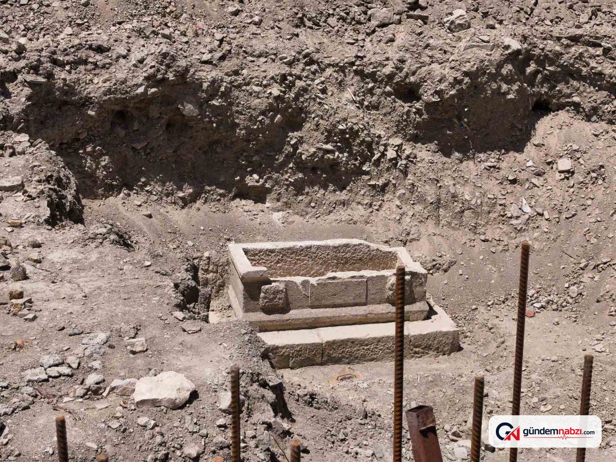 Mersin'de sağlık ocağı inşaatında lahit bulundu