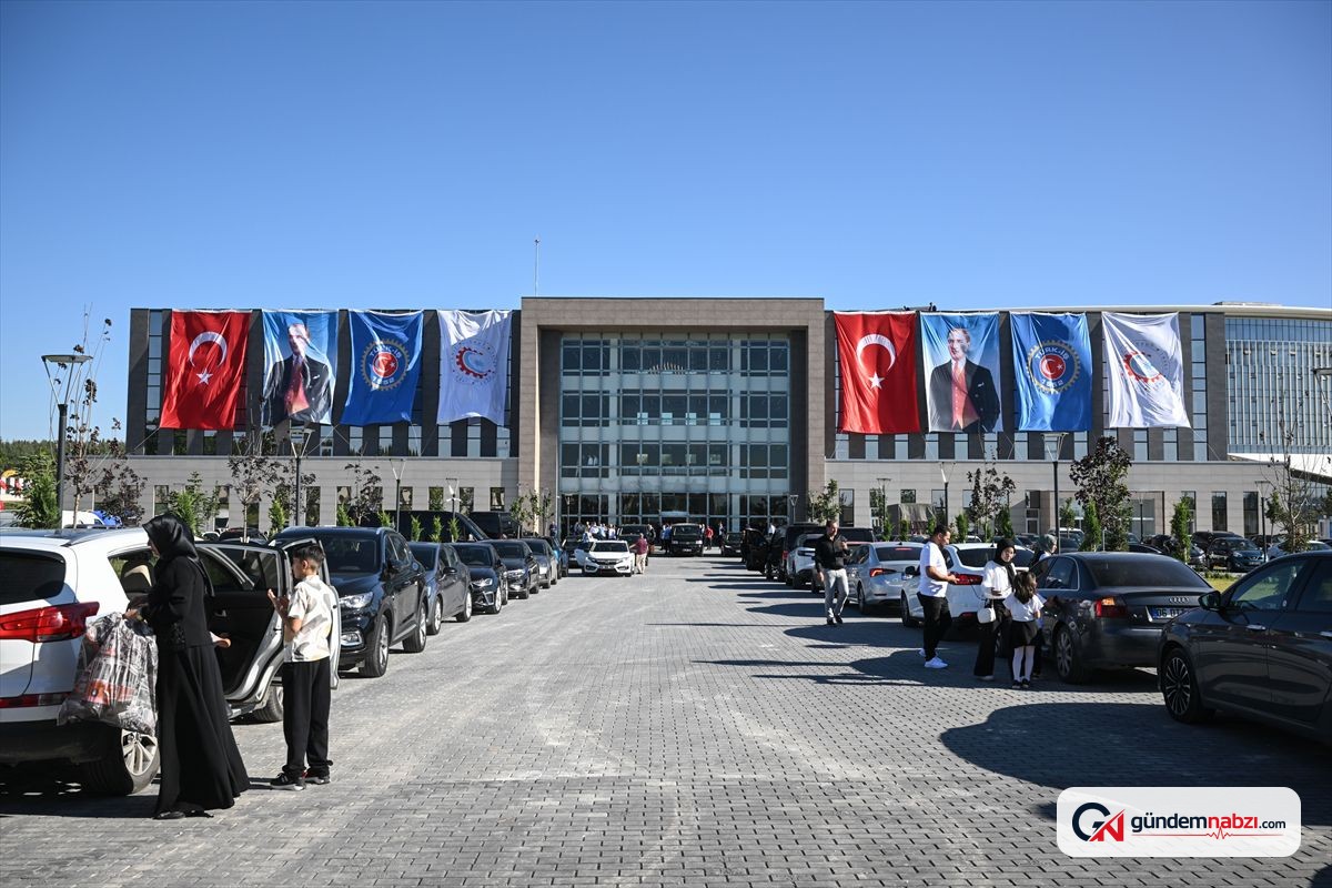 TÜRK-İŞ 74. kuruluş yıl dönümünde yeni genel merkezini açtı