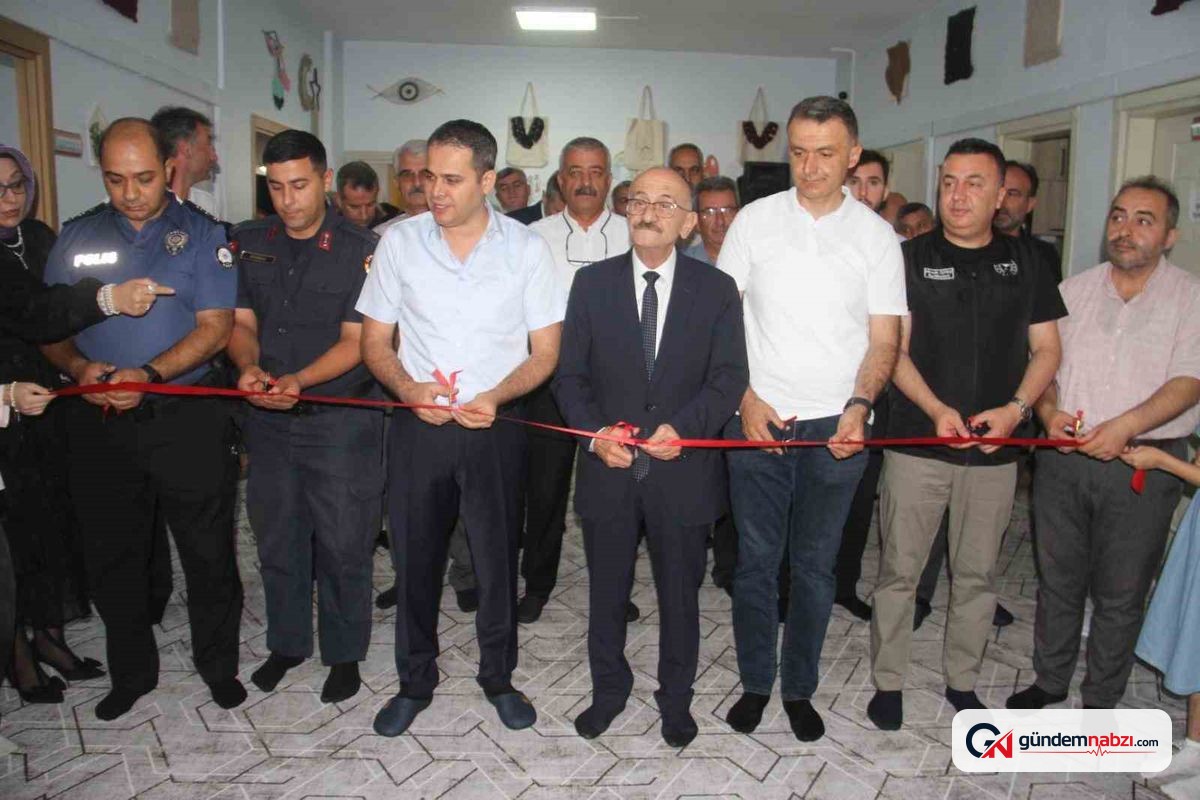 Konya'da kadınların el emeği ürünleri sergide görücüye çıktı