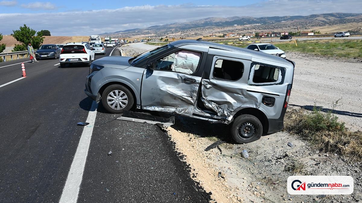 Kırıkkale'de zincirleme kaza: 4 araç çarpıştı, 3 yaralı