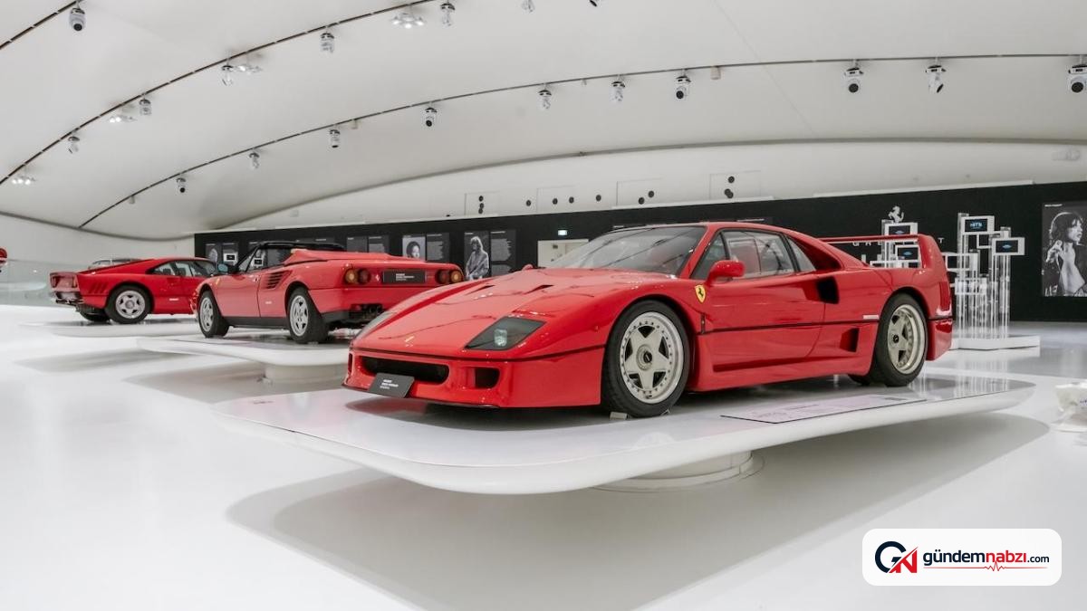Modena'da müzik efsanelerinin Ferrari modelleri sergileniyor