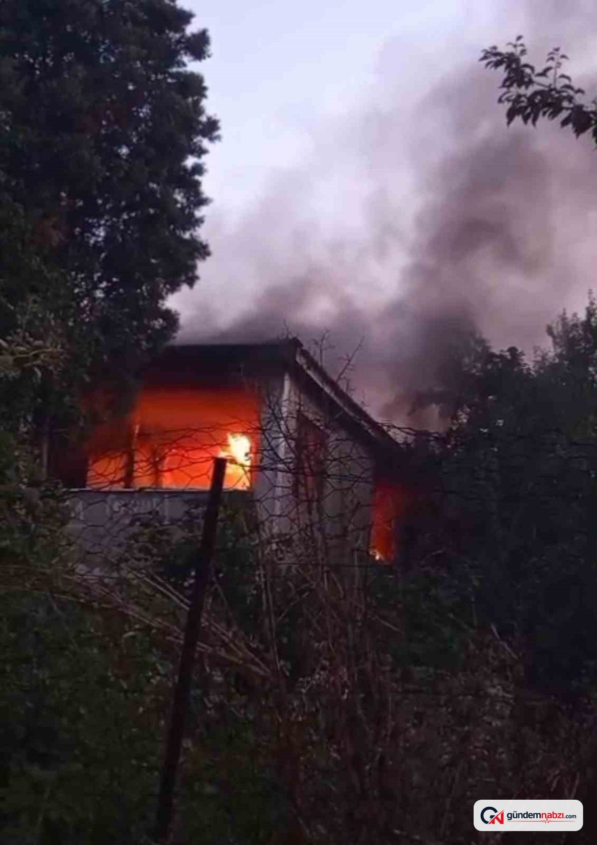 Karabük'te iki katlı evde yangın çıktı