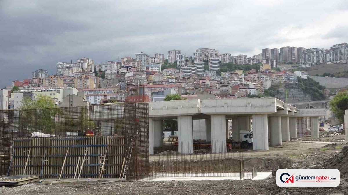 Trabzon'da Değirmendere viyadüğü inşaatında siluet belirginleşiyor