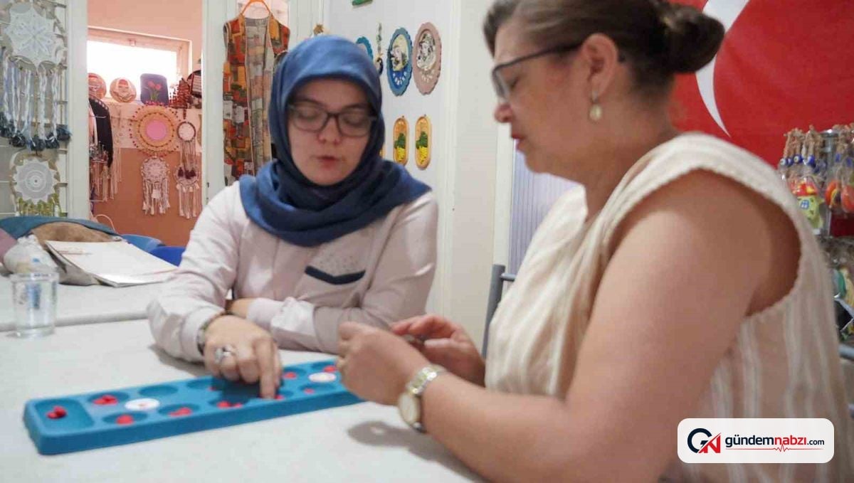 Çocuklarını satranca götürdü, Manisa'nın ilk kadın mangala antrenörü oldu