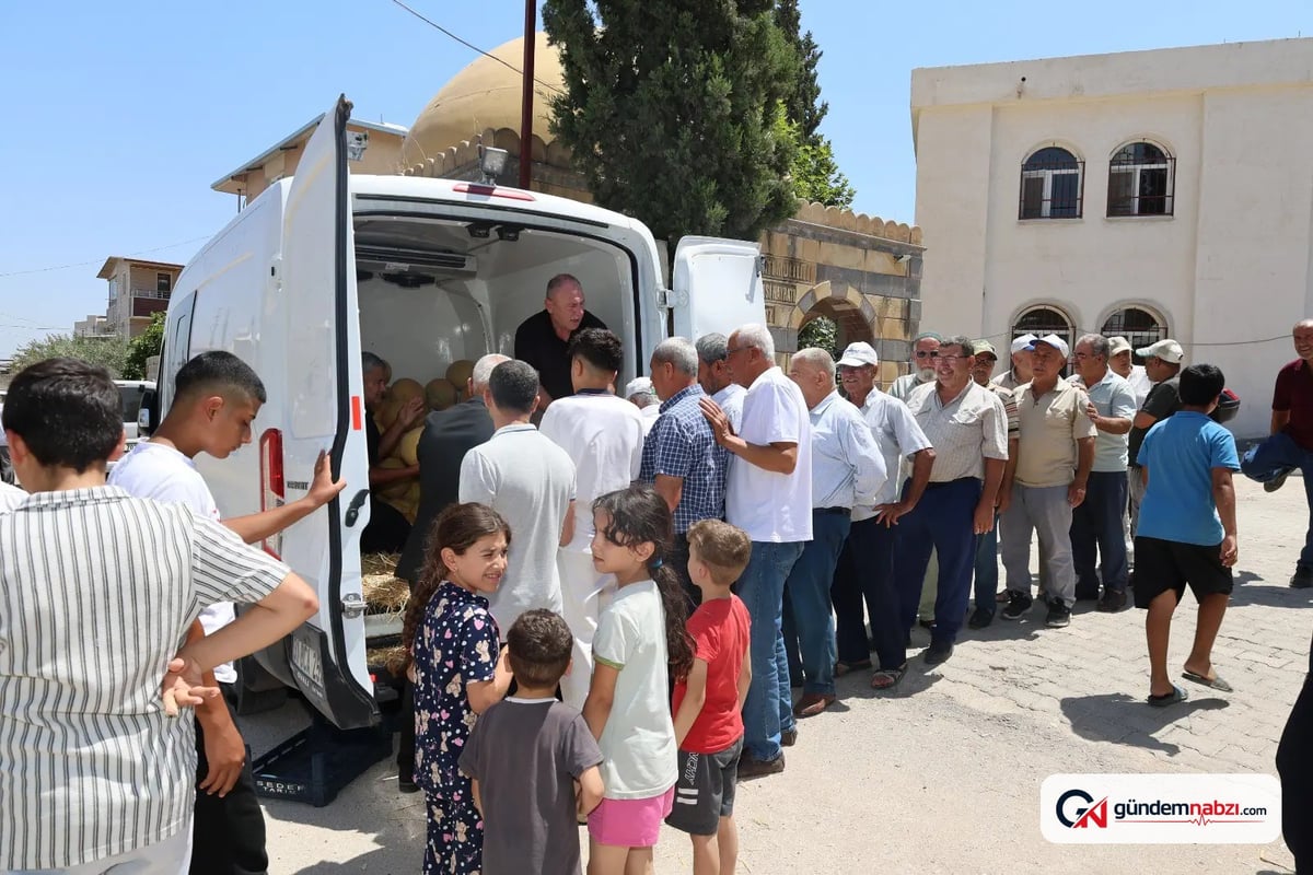 Hatay'da çiftçiden alınan 100 ton kavun ücretsiz dağıtıldı