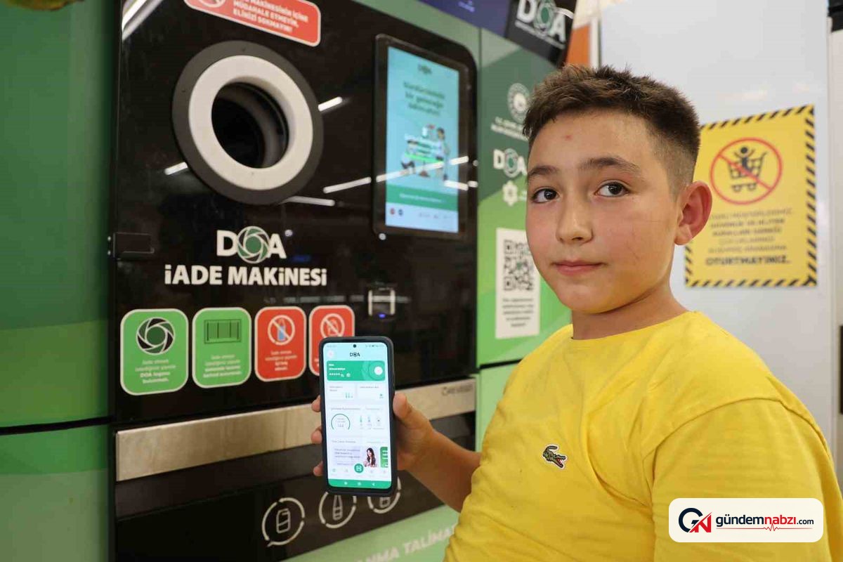 Adana'da öğrenciler geri dönüşümle harçlık çıkarıyor