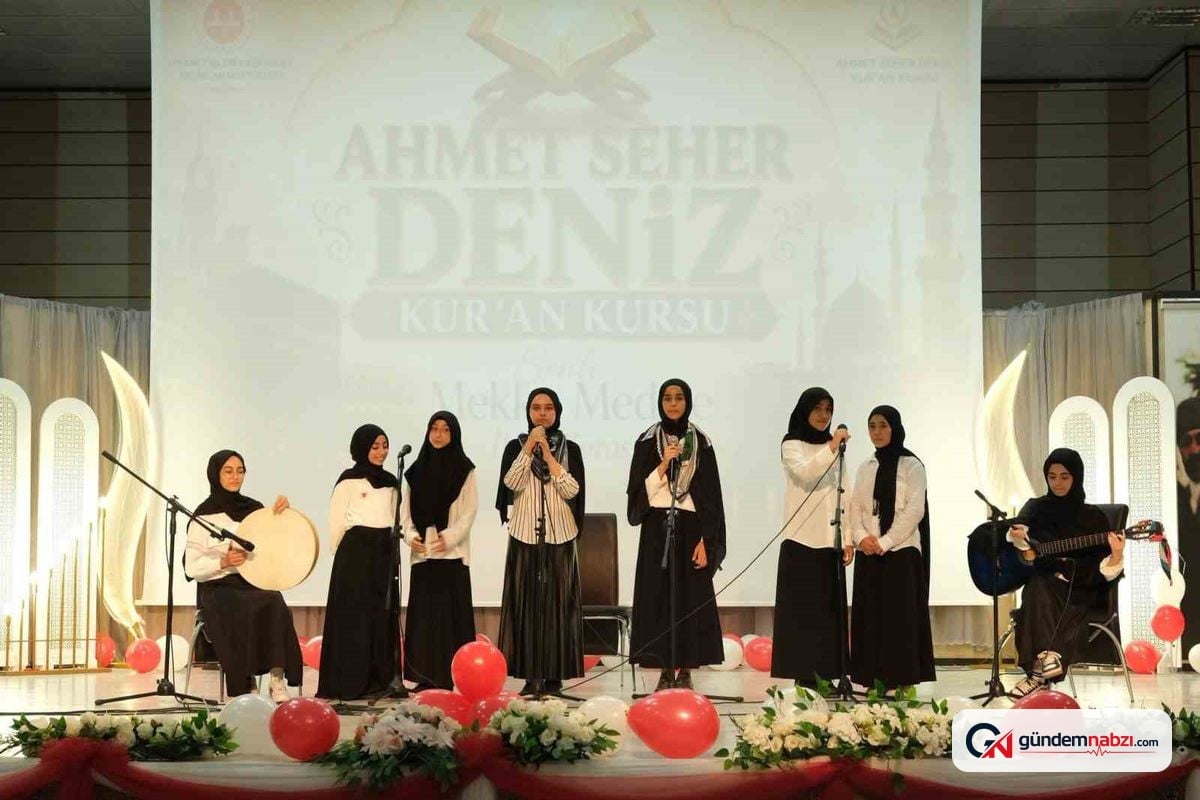 Erzincan'da Yaz Kur'an Kursu öğrencileri ilahi yarışmasında yarıştı