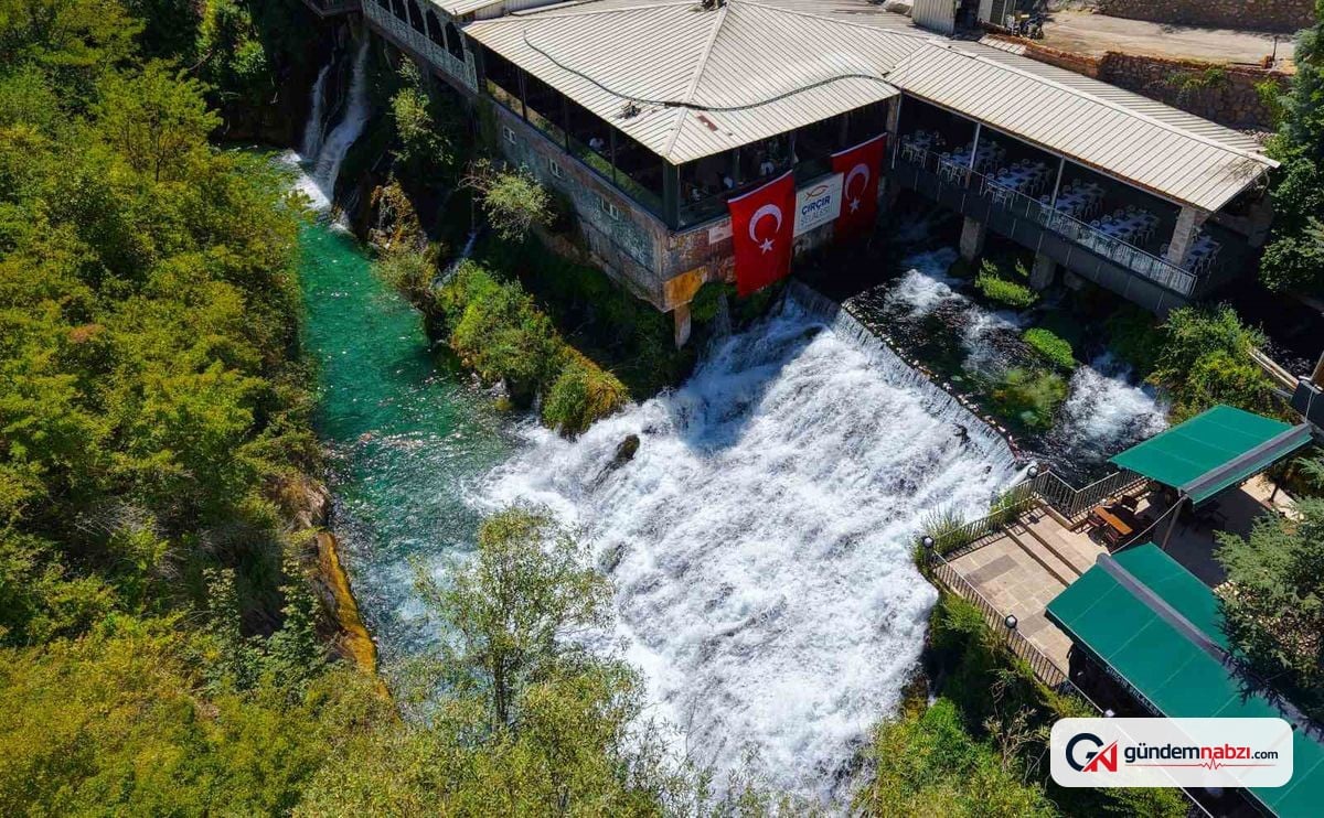 Dünyanın en genç şelalesi Elazığ'da binlerce kişiyi ağırlıyor