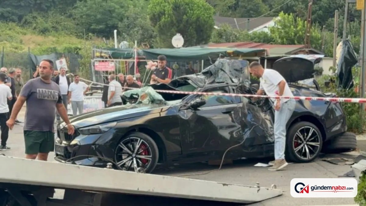 İstanbul'da kavşakta iki otomobil çarpıştı: 7 yaralı