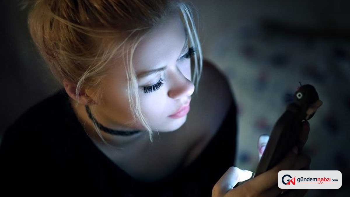 Psikologlara göre sürekli telefon kontrol edenlerin ortak özelliği