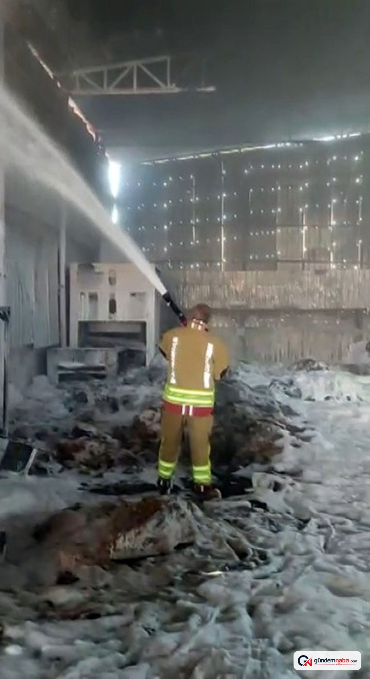 Kahramanmaraş'ta tekstil fabrikasında yangın çıktı