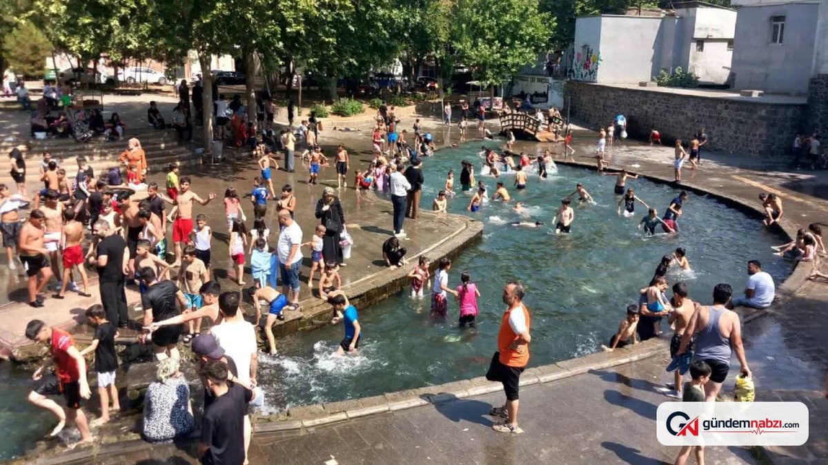 Diyarbakır'da süs havuzuna atlayan çocuklar çarpıştı