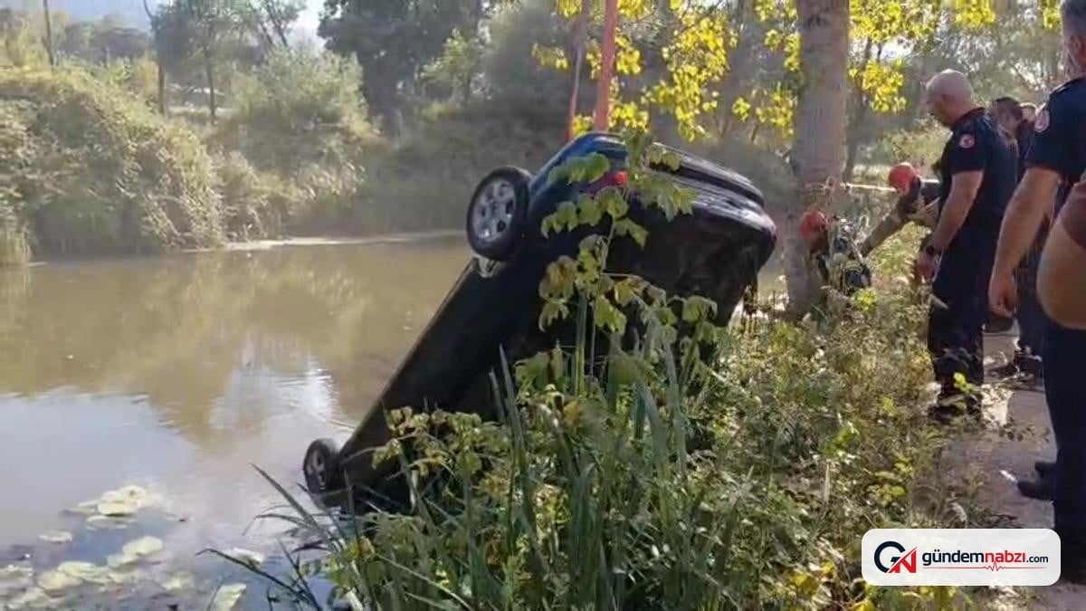 Kocaeli'de dereye uçan otomobilin sürücüsü öldü