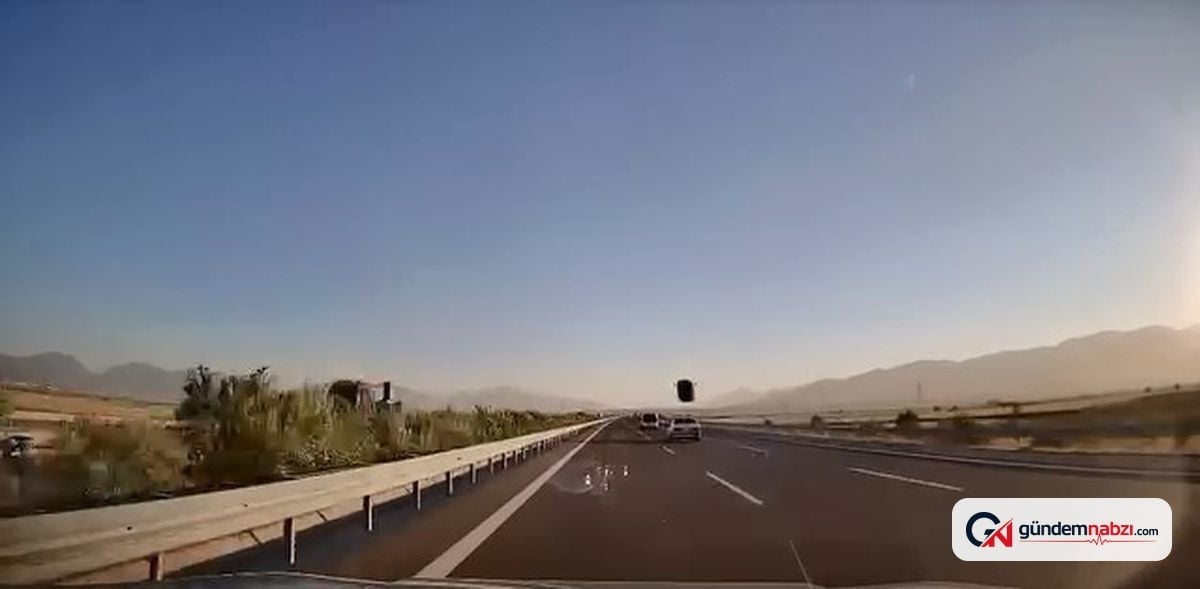 Bursa'da otobanda rüzgardan uçan portbagaj tehlike saçtı