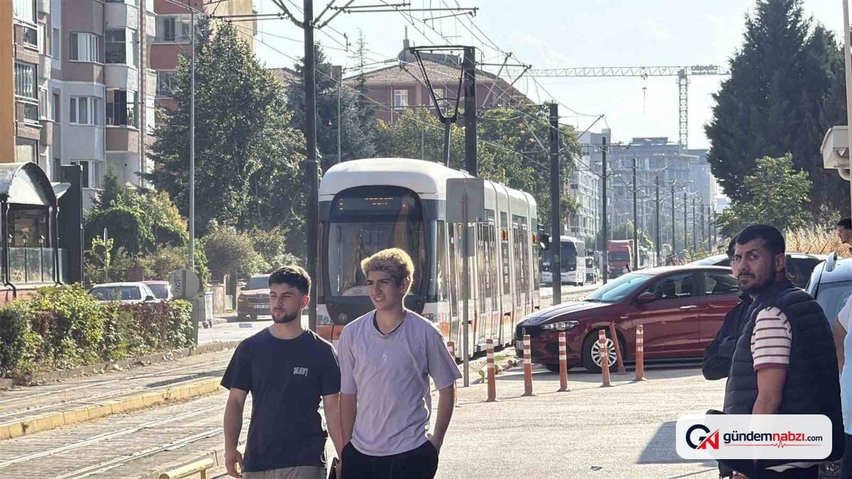 Eskişehir'de tramvayın çarptığı yaya yaralandı