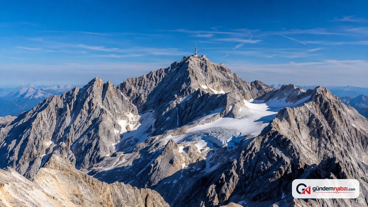 Almanya'da 68 yaşındaki dağcı Zugspitze yakınlarında düşerek öldü